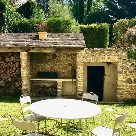 Le Clos De Villeroy Bed & Breakfast